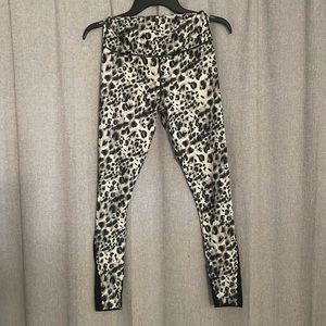 Leopard print workout yoga pants Size S